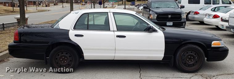 image for item DF3346 2006 Ford Crown Victoria Police Interceptor