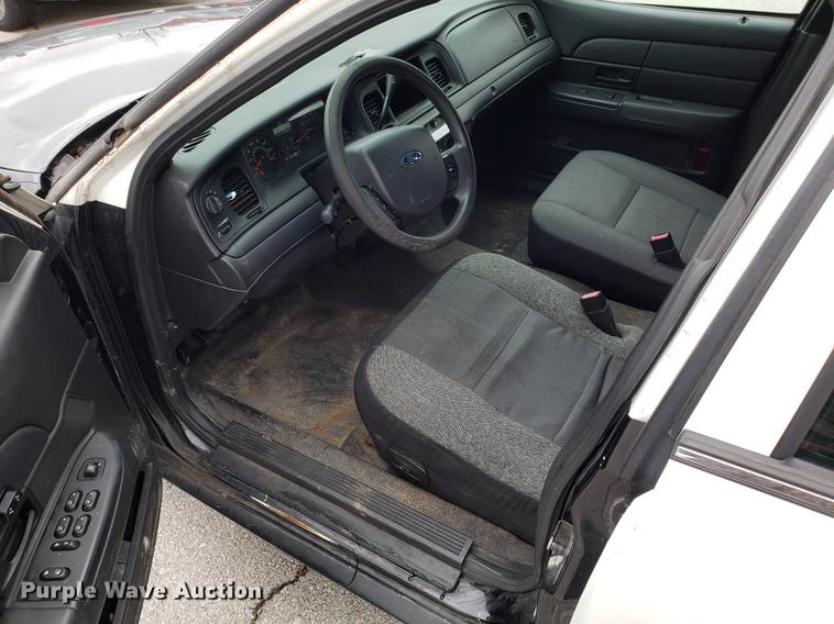 image for item DF3346 2006 Ford Crown Victoria Police Interceptor