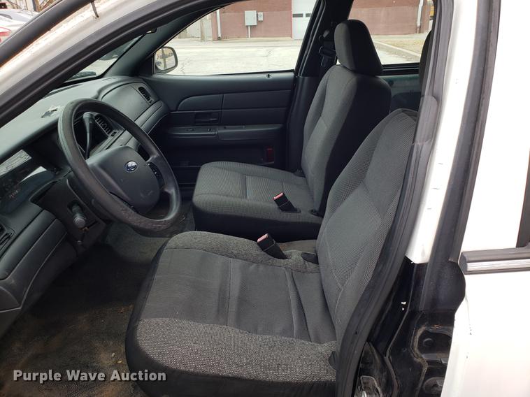 image for item DF3346 2006 Ford Crown Victoria Police Interceptor