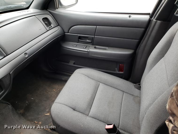 image for item DF3346 2006 Ford Crown Victoria Police Interceptor