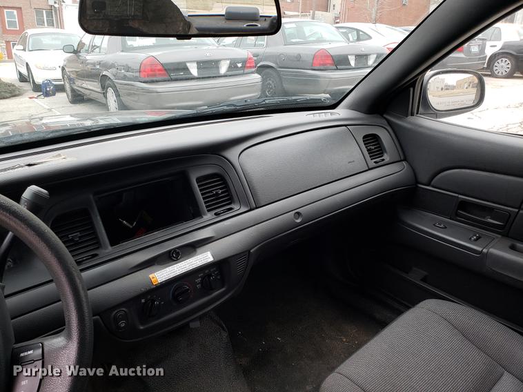 image for item DF3346 2006 Ford Crown Victoria Police Interceptor
