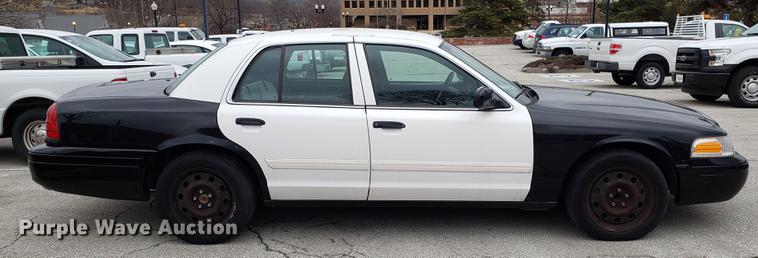 image for item DF3350 2011 Ford Crown Victoria Police Interceptor