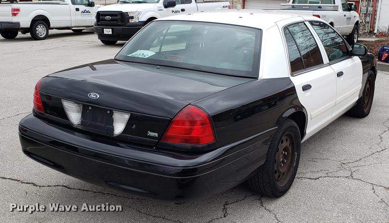 image for item DF3350 2011 Ford Crown Victoria Police Interceptor