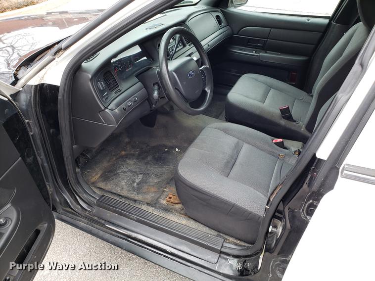 image for item DF3350 2011 Ford Crown Victoria Police Interceptor