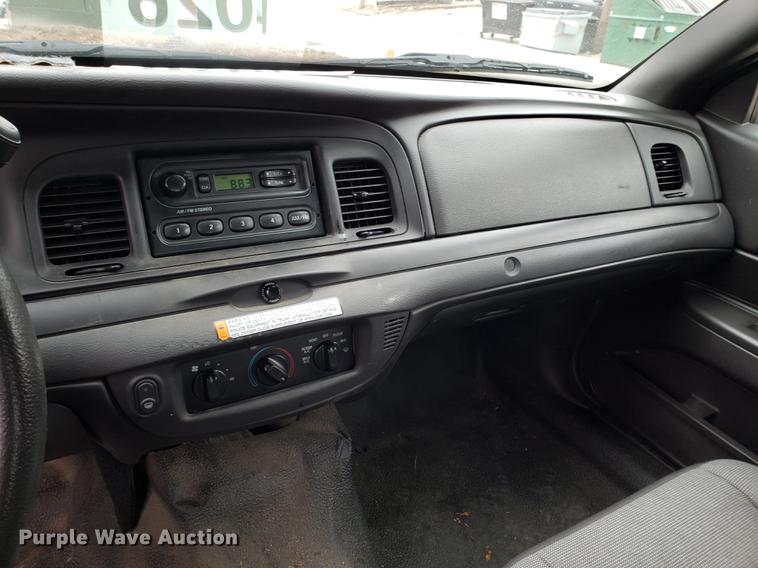 image for item DF3350 2011 Ford Crown Victoria Police Interceptor