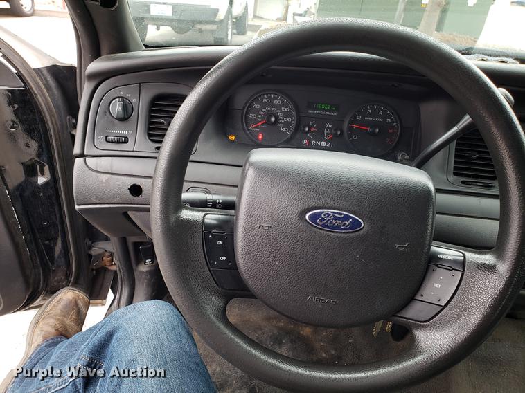 image for item DF3350 2011 Ford Crown Victoria Police Interceptor