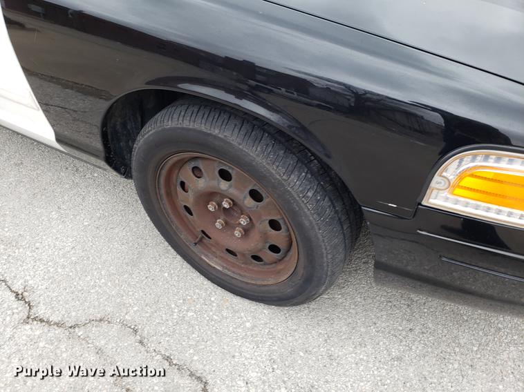 image for item DF3350 2011 Ford Crown Victoria Police Interceptor