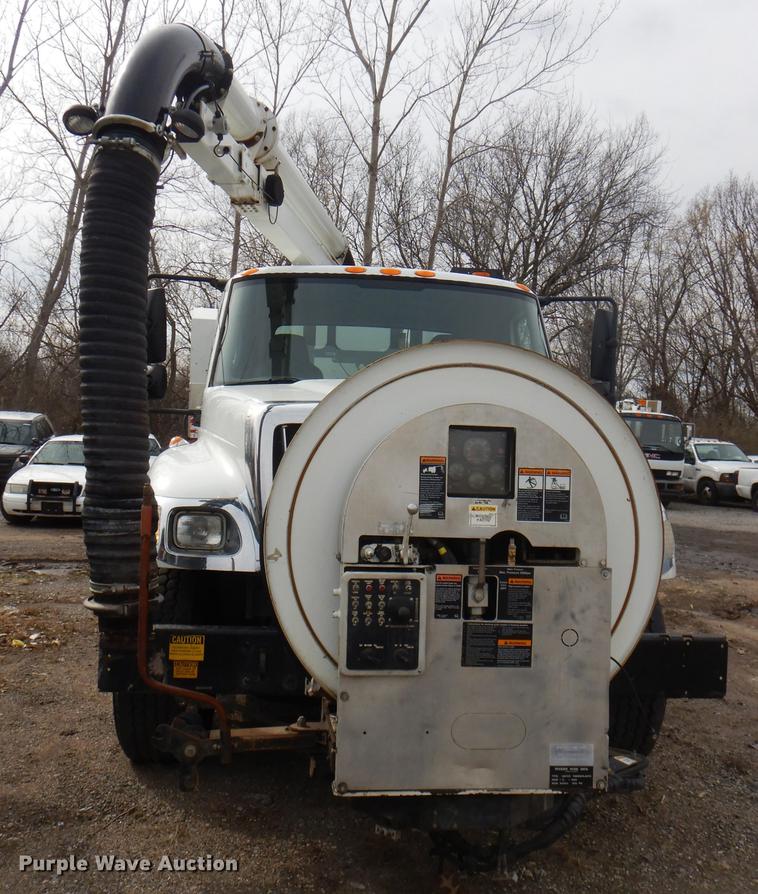 image for item DF7765 2007 International 7400 hydrovac truck