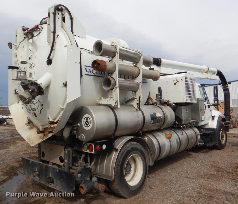 image for item DF7765 2007 International 7400 hydrovac truck
