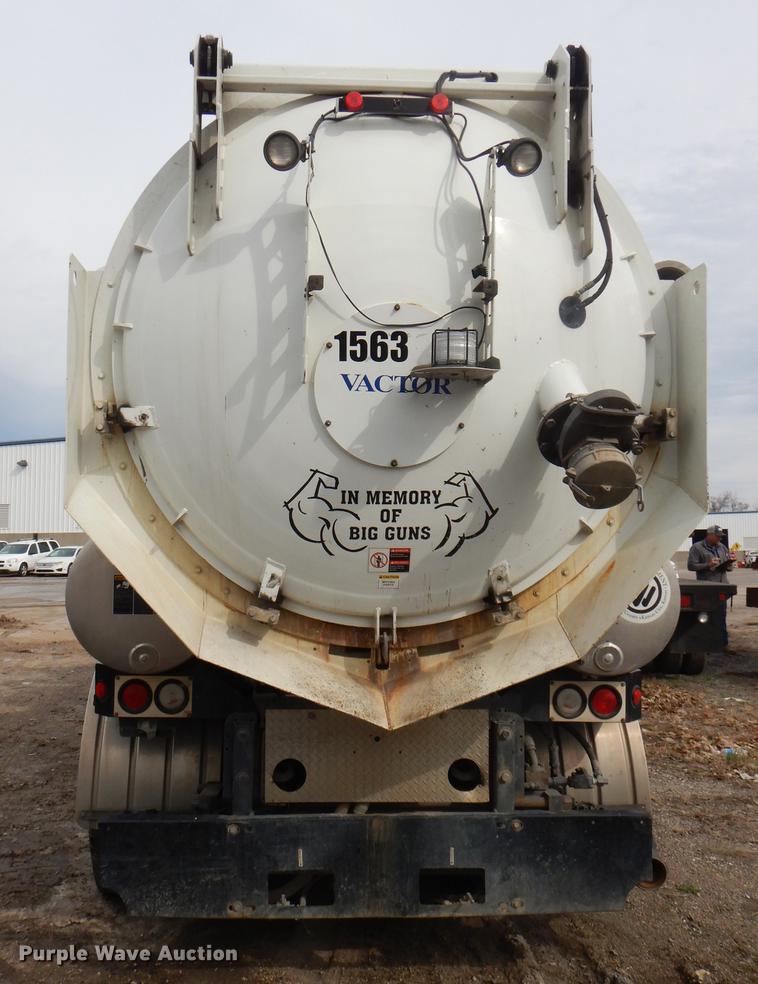 image for item DF7765 2007 International 7400 hydrovac truck