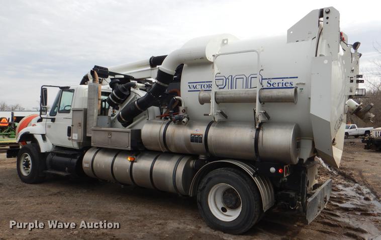 image for item DF7765 2007 International 7400 hydrovac truck