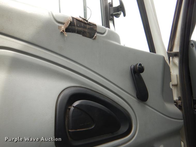 image for item DF7765 2007 International 7400 hydrovac truck