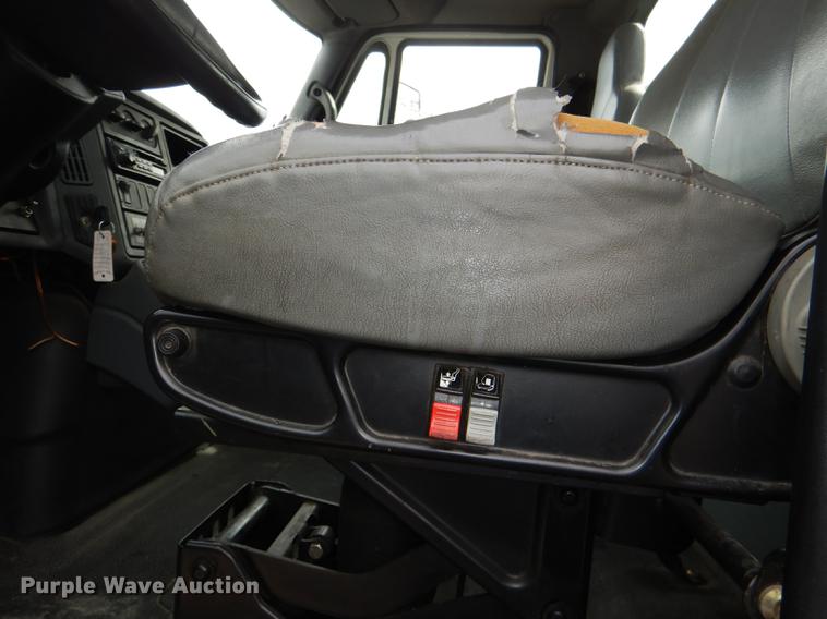 image for item DF7765 2007 International 7400 hydrovac truck