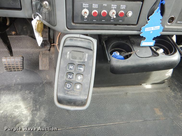 image for item DF7765 2007 International 7400 hydrovac truck