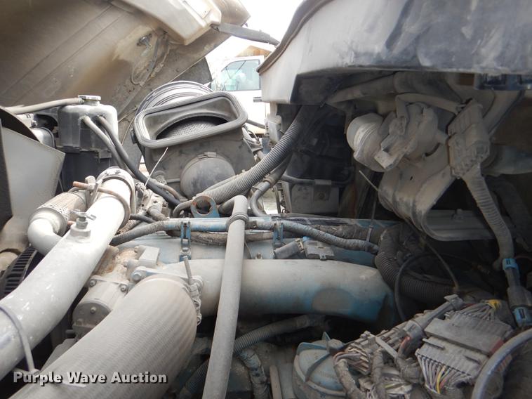 image for item DF7765 2007 International 7400 hydrovac truck