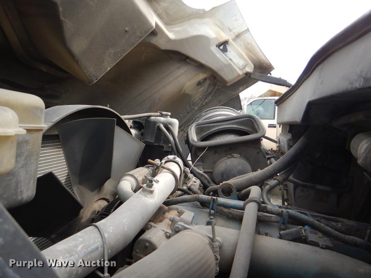 image for item DF7765 2007 International 7400 hydrovac truck