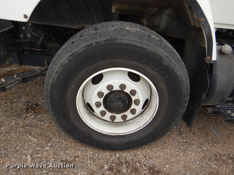 image for item DF7765 2007 International 7400 hydrovac truck