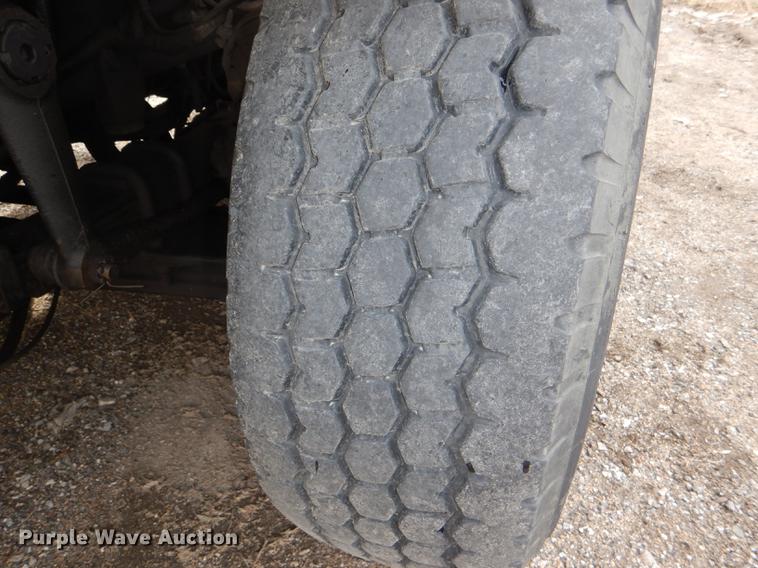 image for item DF7765 2007 International 7400 hydrovac truck