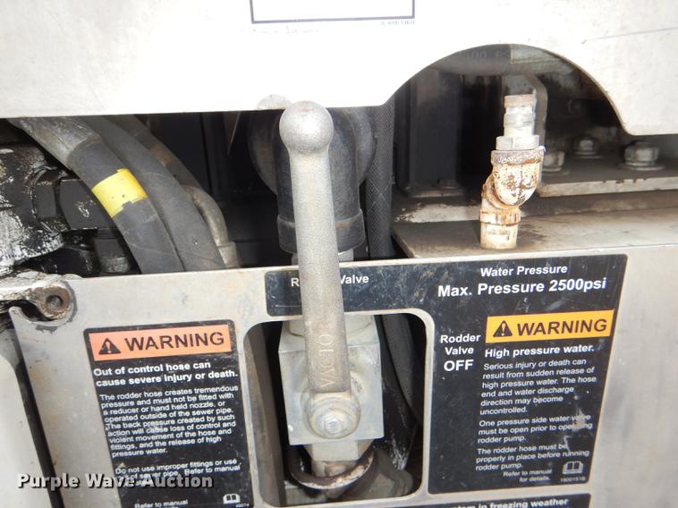 image for item DF7765 2007 International 7400 hydrovac truck