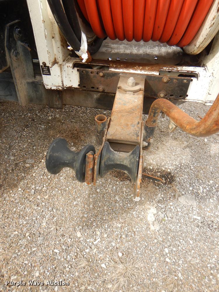 image for item DF7765 2007 International 7400 hydrovac truck