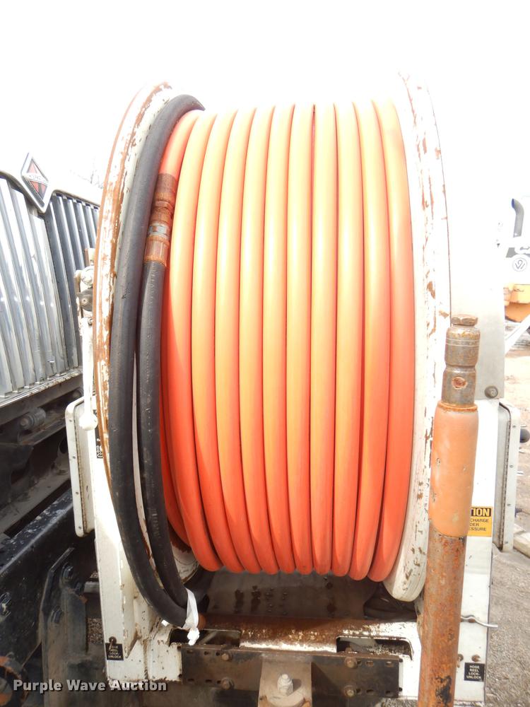 image for item DF7765 2007 International 7400 hydrovac truck