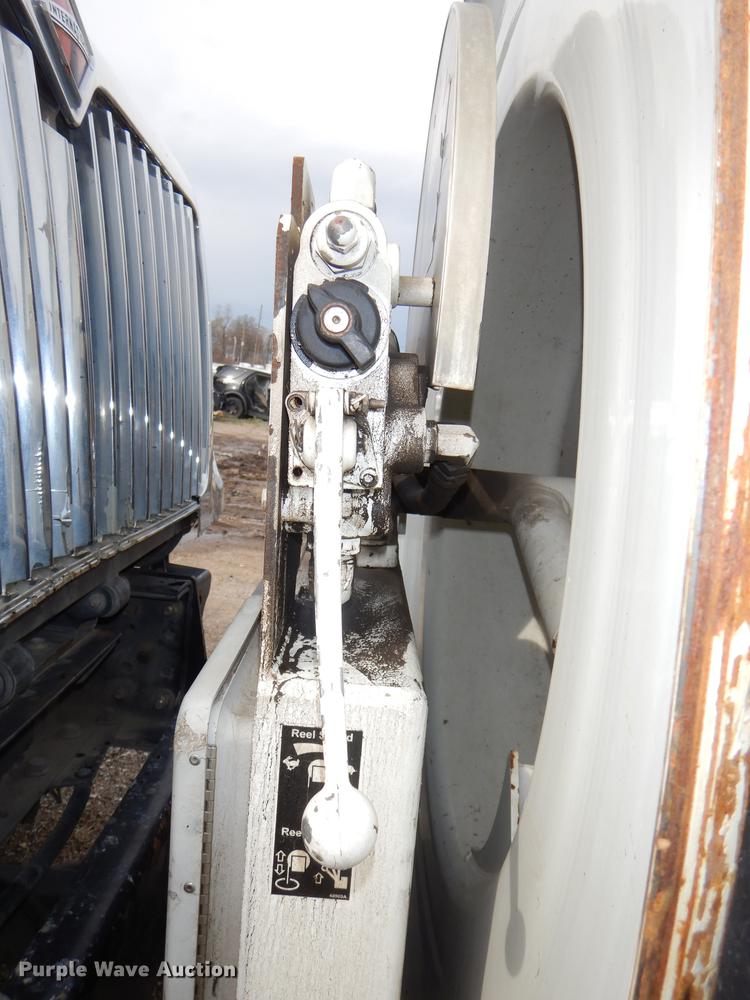 image for item DF7765 2007 International 7400 hydrovac truck