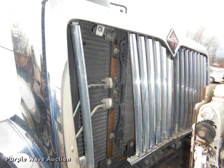 image for item DF7765 2007 International 7400 hydrovac truck