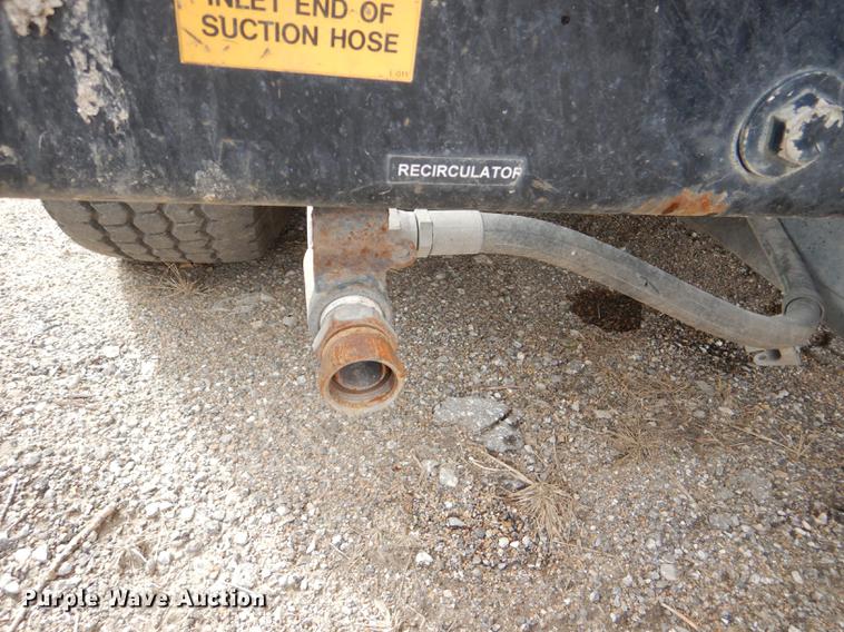 image for item DF7765 2007 International 7400 hydrovac truck