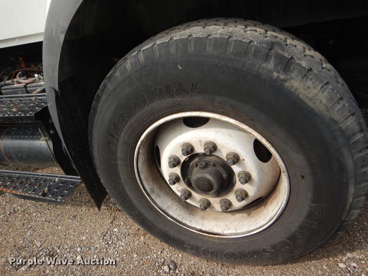 image for item DF7765 2007 International 7400 hydrovac truck