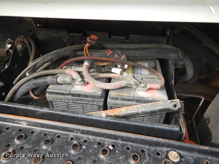 image for item DF7765 2007 International 7400 hydrovac truck