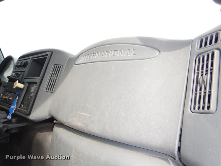 image for item DF7765 2007 International 7400 hydrovac truck