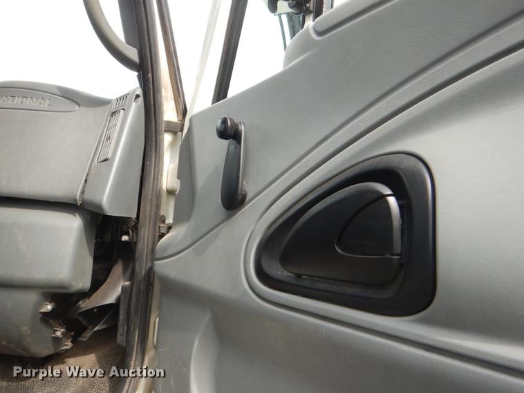 image for item DF7765 2007 International 7400 hydrovac truck