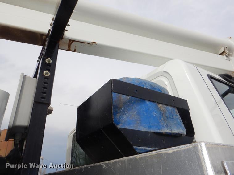 image for item DF7765 2007 International 7400 hydrovac truck