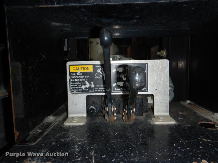 image for item DF7765 2007 International 7400 hydrovac truck