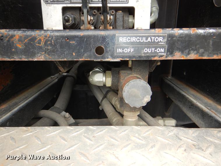 image for item DF7765 2007 International 7400 hydrovac truck