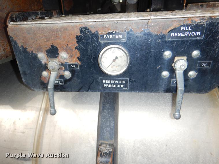 image for item DF7765 2007 International 7400 hydrovac truck