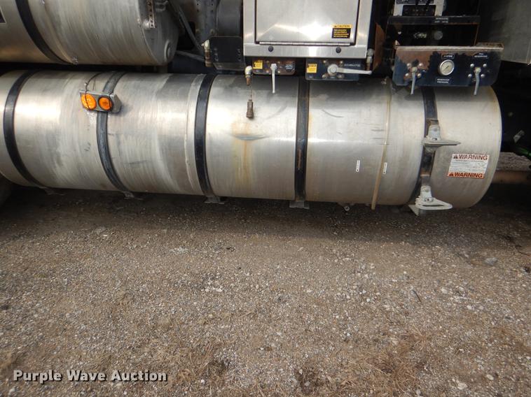 image for item DF7765 2007 International 7400 hydrovac truck