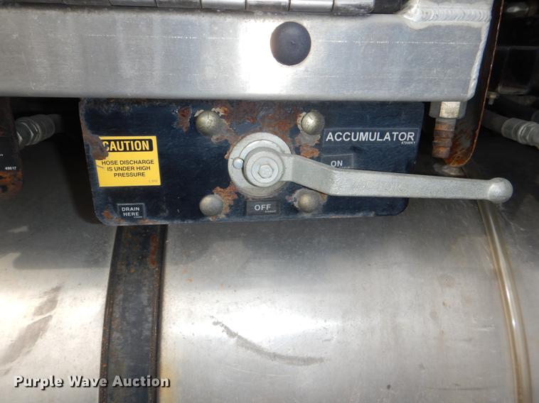 image for item DF7765 2007 International 7400 hydrovac truck