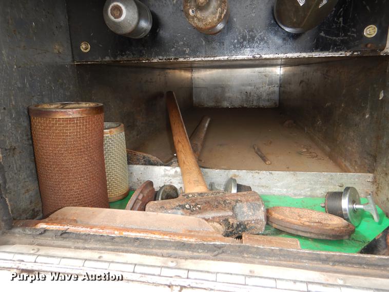 image for item DF7765 2007 International 7400 hydrovac truck