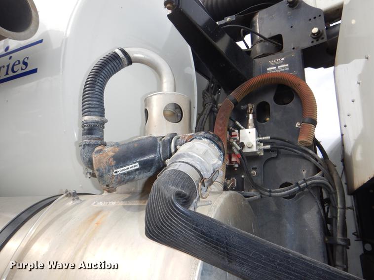 image for item DF7765 2007 International 7400 hydrovac truck