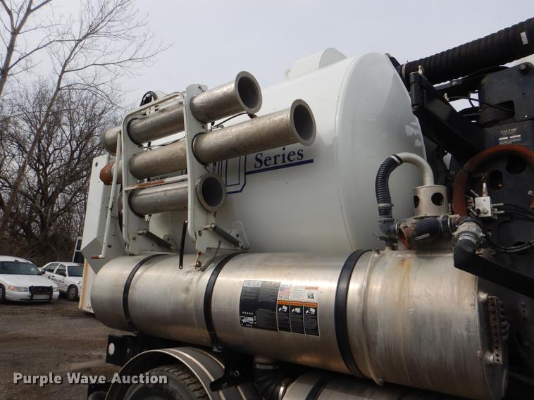 image for item DF7765 2007 International 7400 hydrovac truck