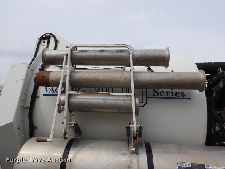 image for item DF7765 2007 International 7400 hydrovac truck