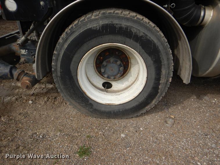 image for item DF7765 2007 International 7400 hydrovac truck