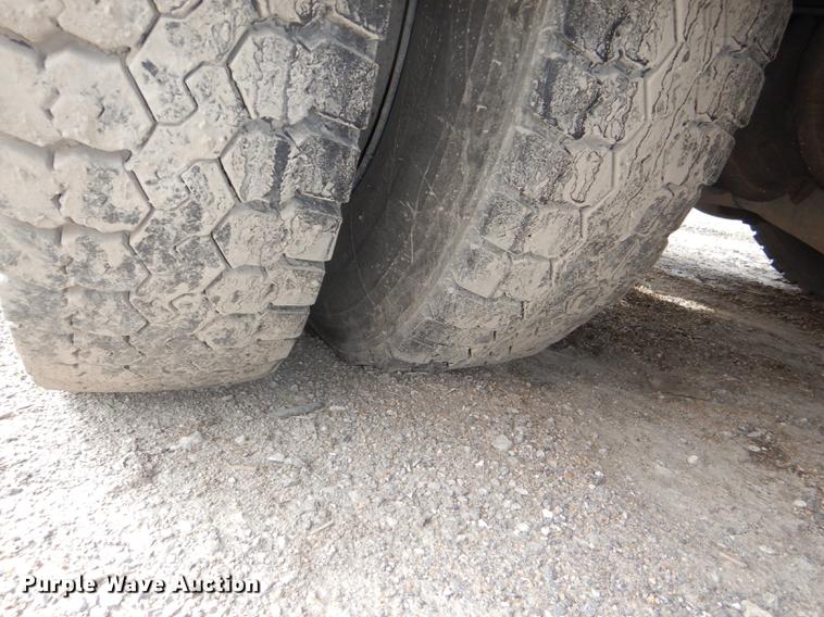 image for item DF7765 2007 International 7400 hydrovac truck