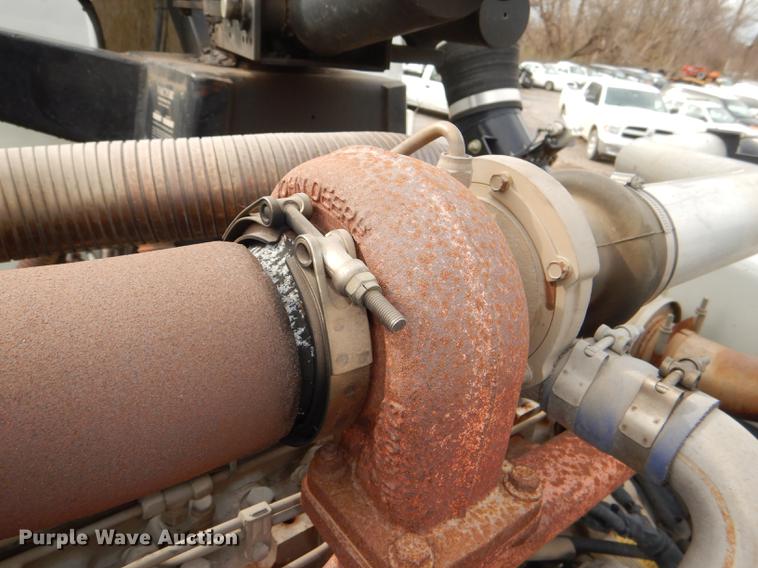 image for item DF7765 2007 International 7400 hydrovac truck