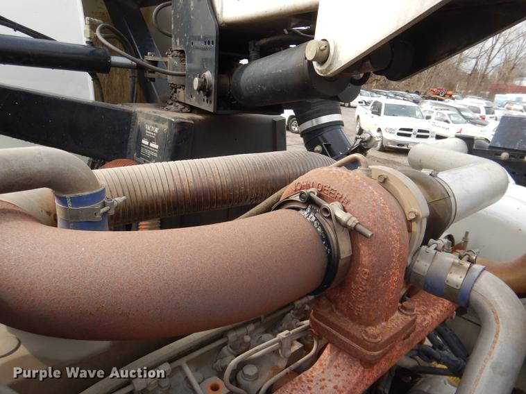 image for item DF7765 2007 International 7400 hydrovac truck