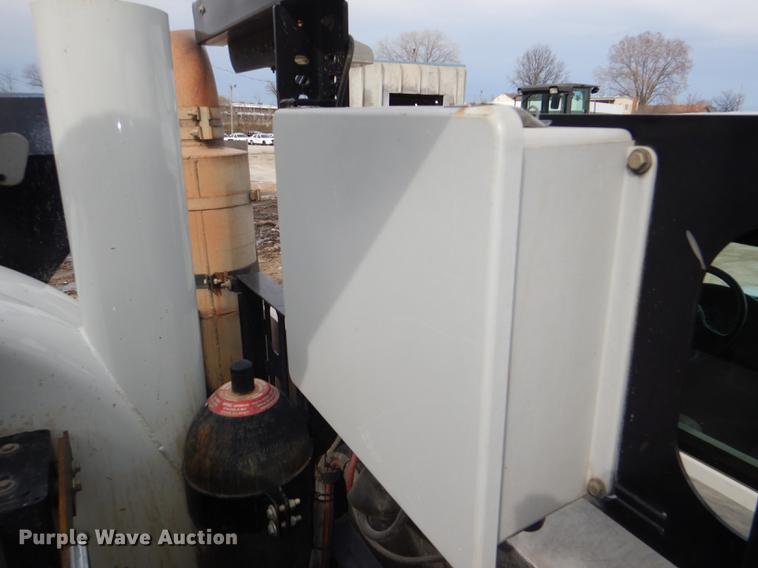 image for item DF7765 2007 International 7400 hydrovac truck
