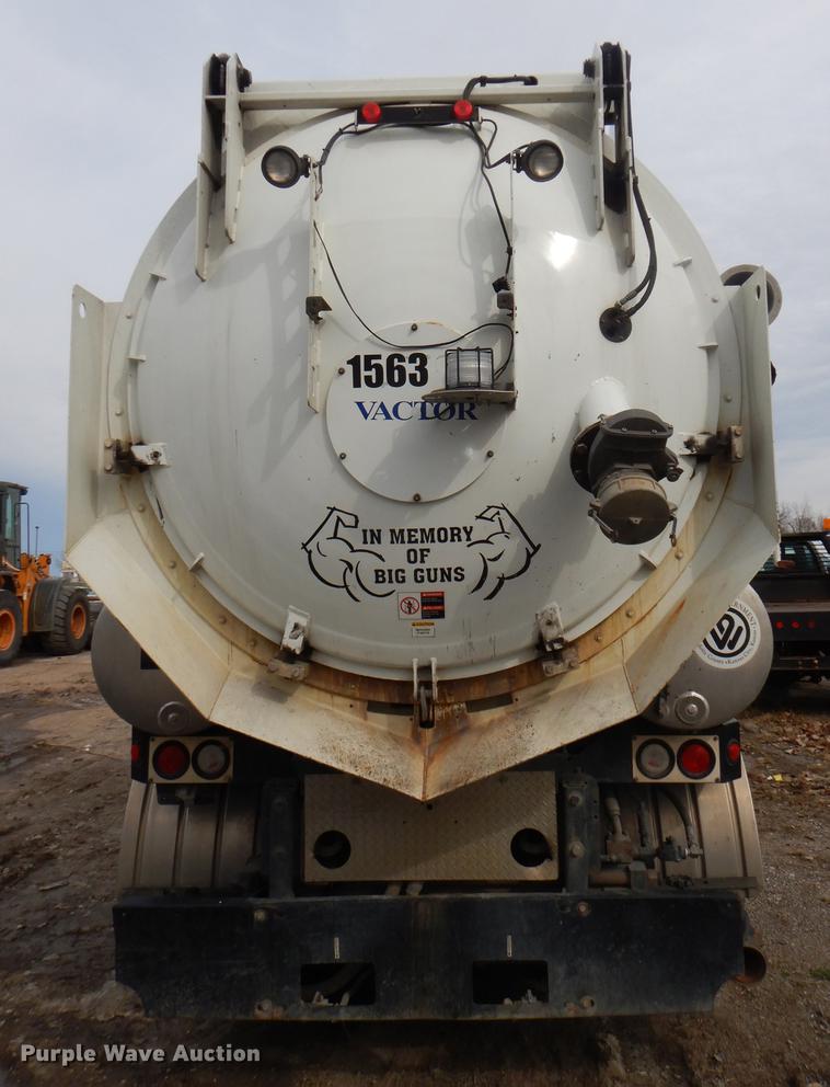 image for item DF7765 2007 International 7400 hydrovac truck
