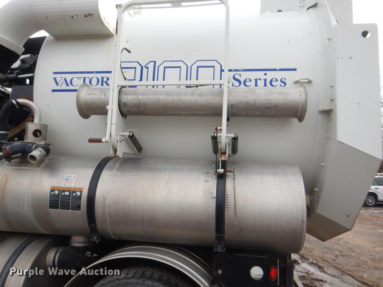 image for item DF7765 2007 International 7400 hydrovac truck