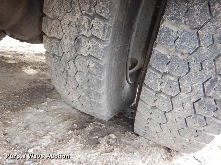 image for item DF7765 2007 International 7400 hydrovac truck